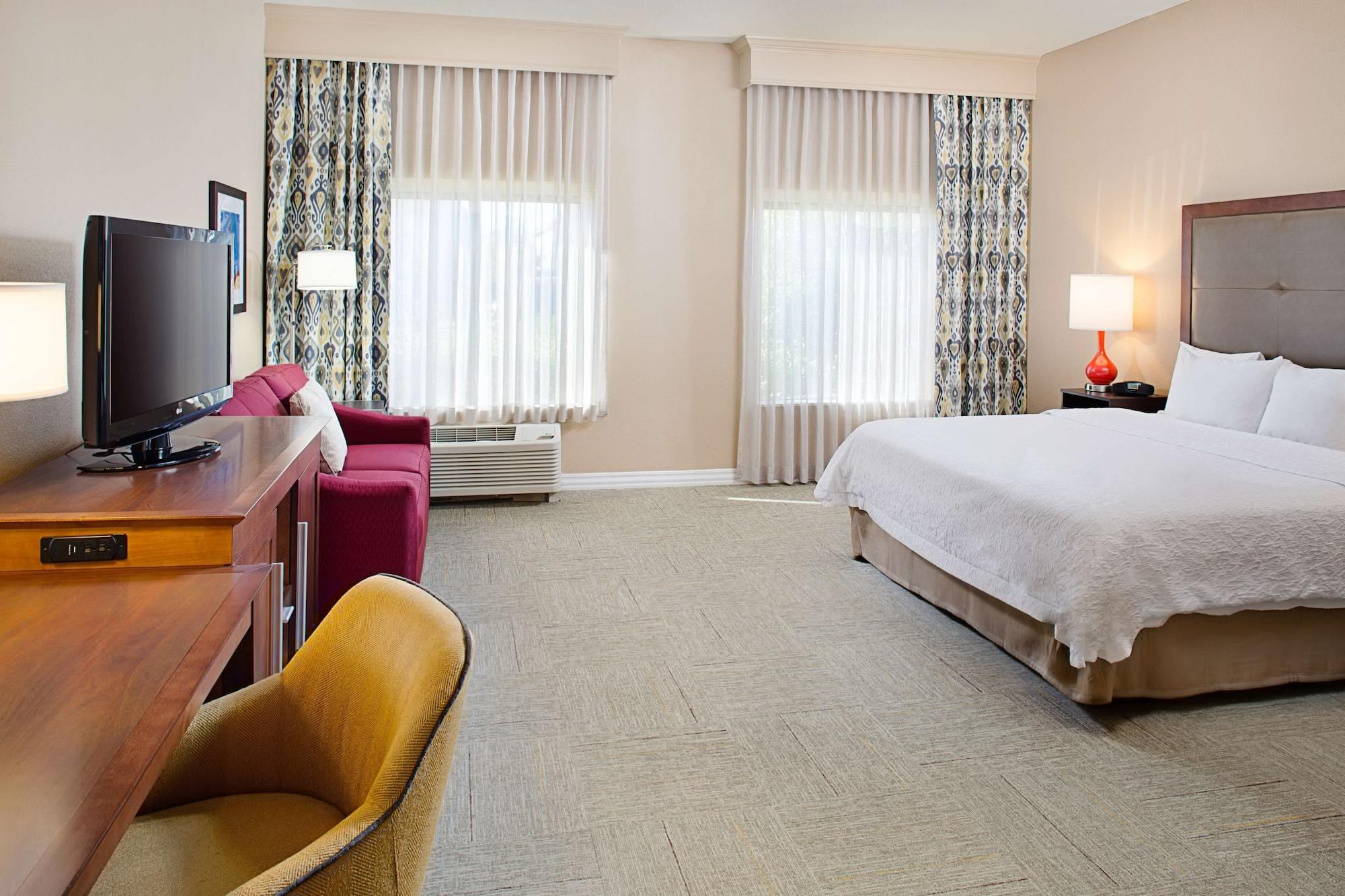 Hampton Inn & Suites Дентън Екстериор снимка