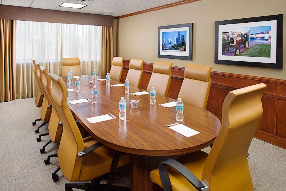 Hampton Inn & Suites Дентън Екстериор снимка