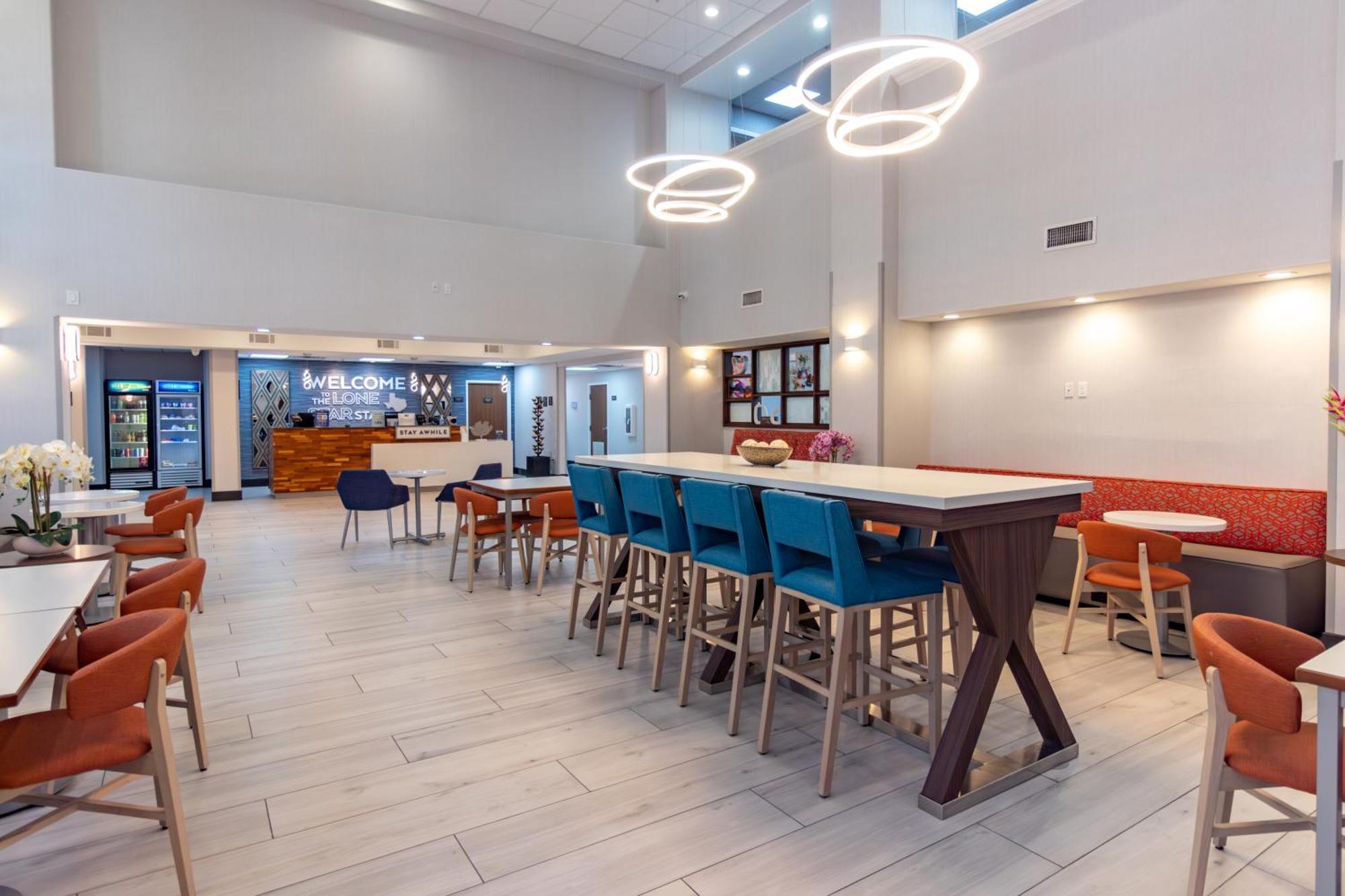 Hampton Inn & Suites Дентън Екстериор снимка