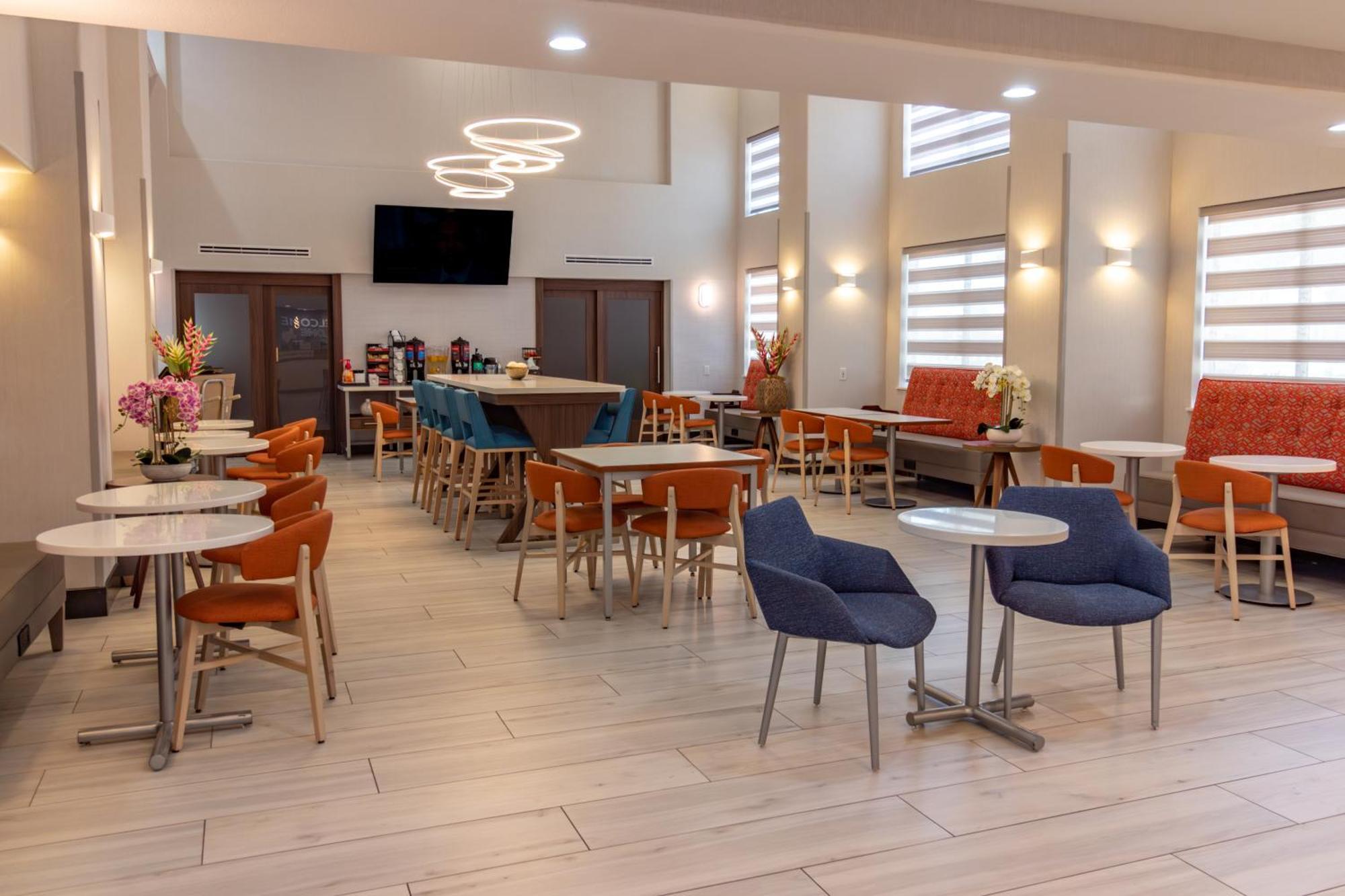 Hampton Inn & Suites Дентън Екстериор снимка
