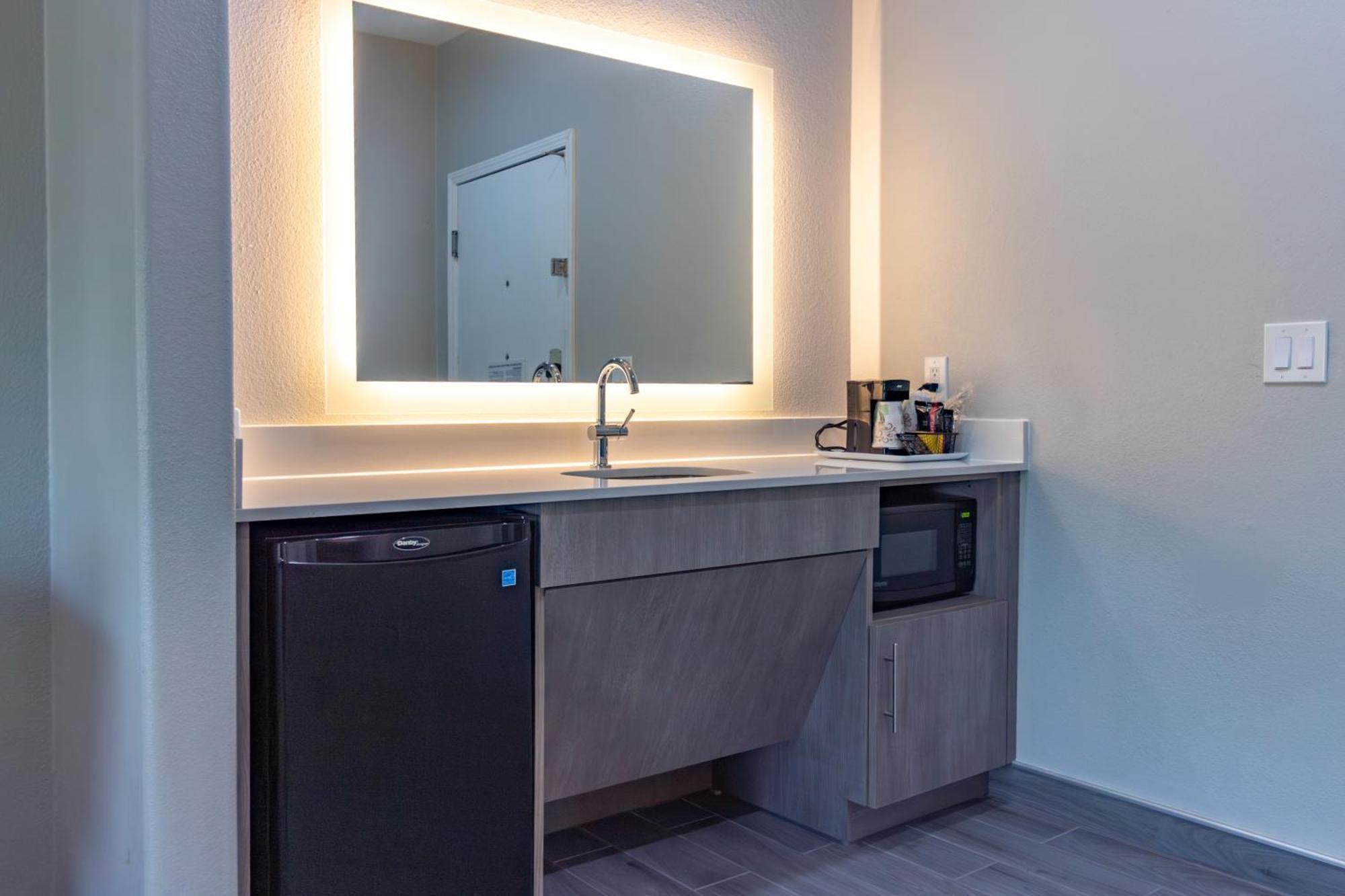 Hampton Inn & Suites Дентън Екстериор снимка