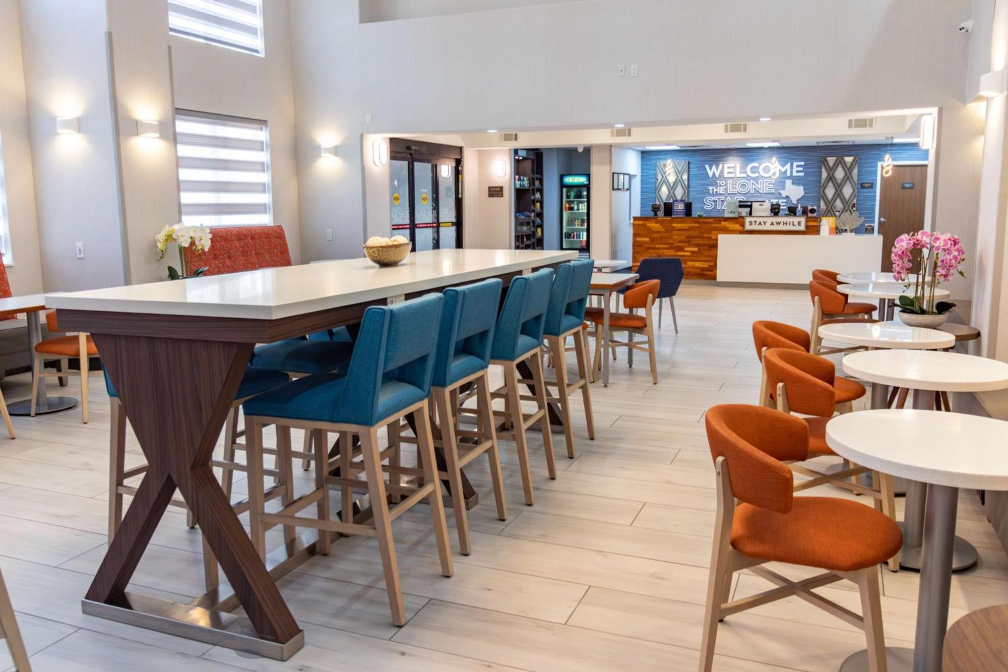 Hampton Inn & Suites Дентън Екстериор снимка