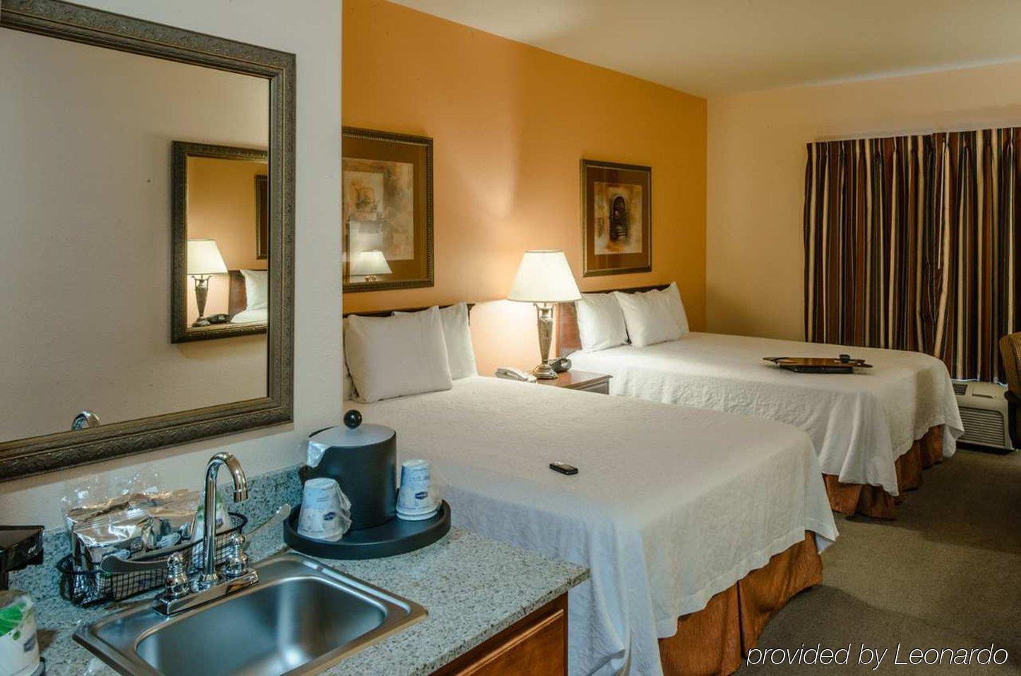 Hampton Inn & Suites Дентън Екстериор снимка