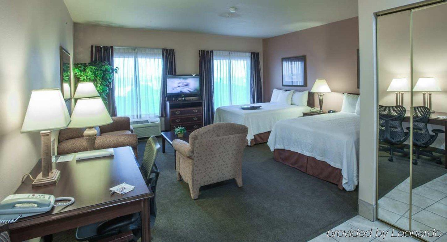 Hampton Inn & Suites Дентън Екстериор снимка