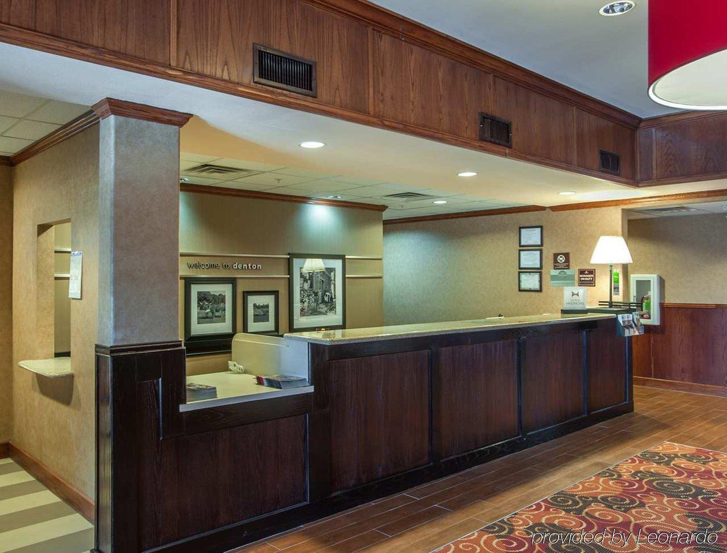 Hampton Inn & Suites Дентън Екстериор снимка