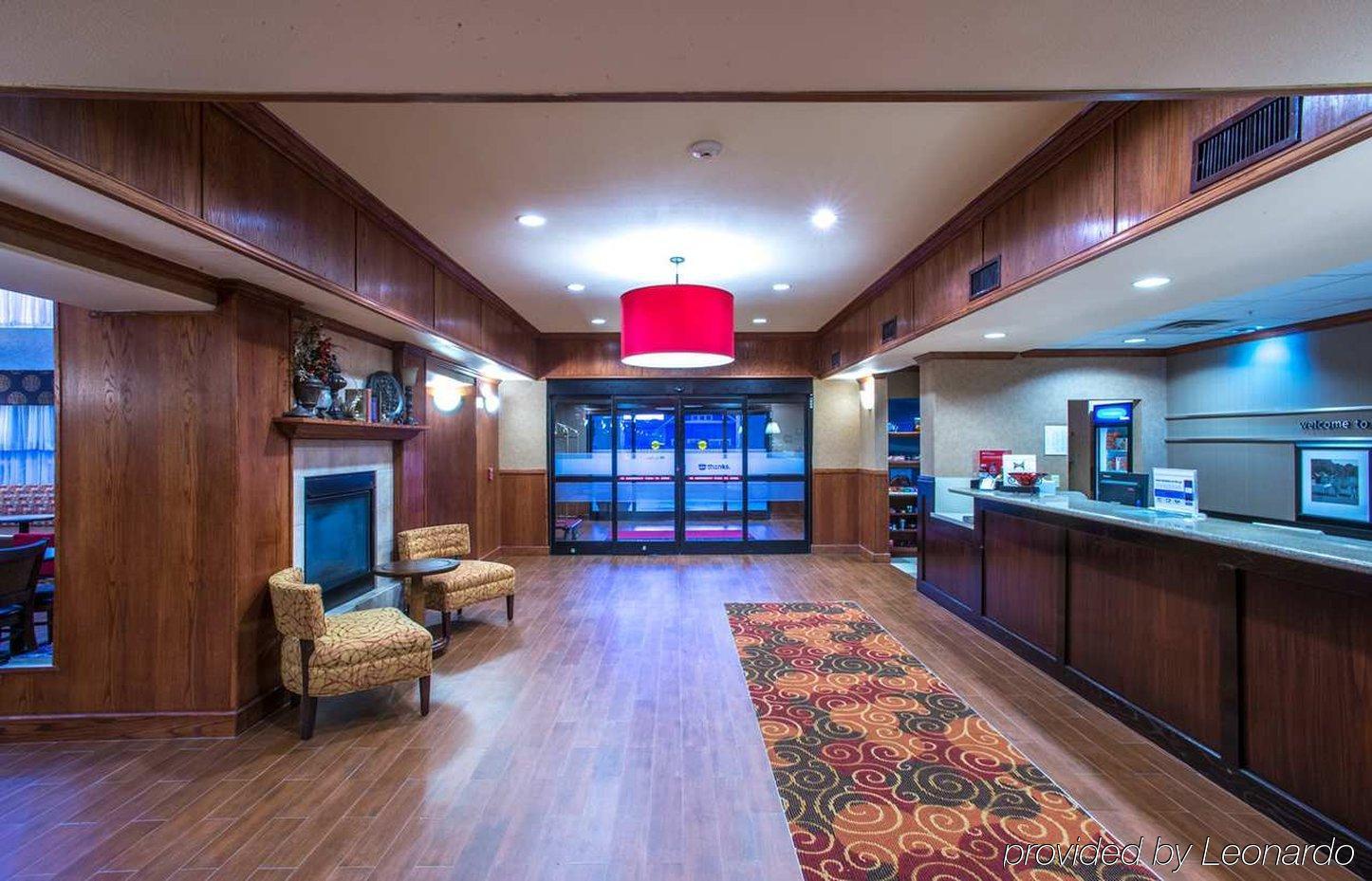 Hampton Inn & Suites Дентън Екстериор снимка